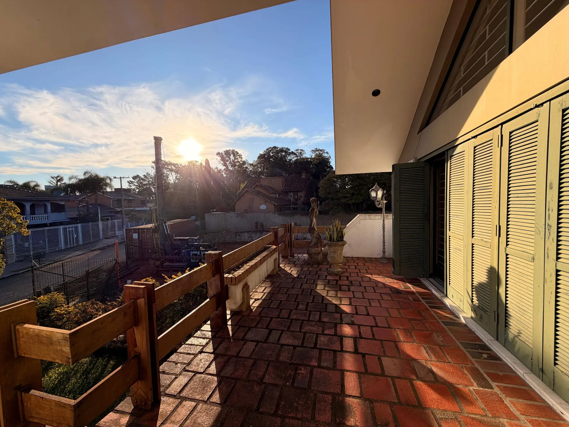 Casa à venda no Areal, Pelotas - 368 m², 3 quartos (sendo 1 suíte), alto padrão, com elevador e amplo espaço gourmet. - 22