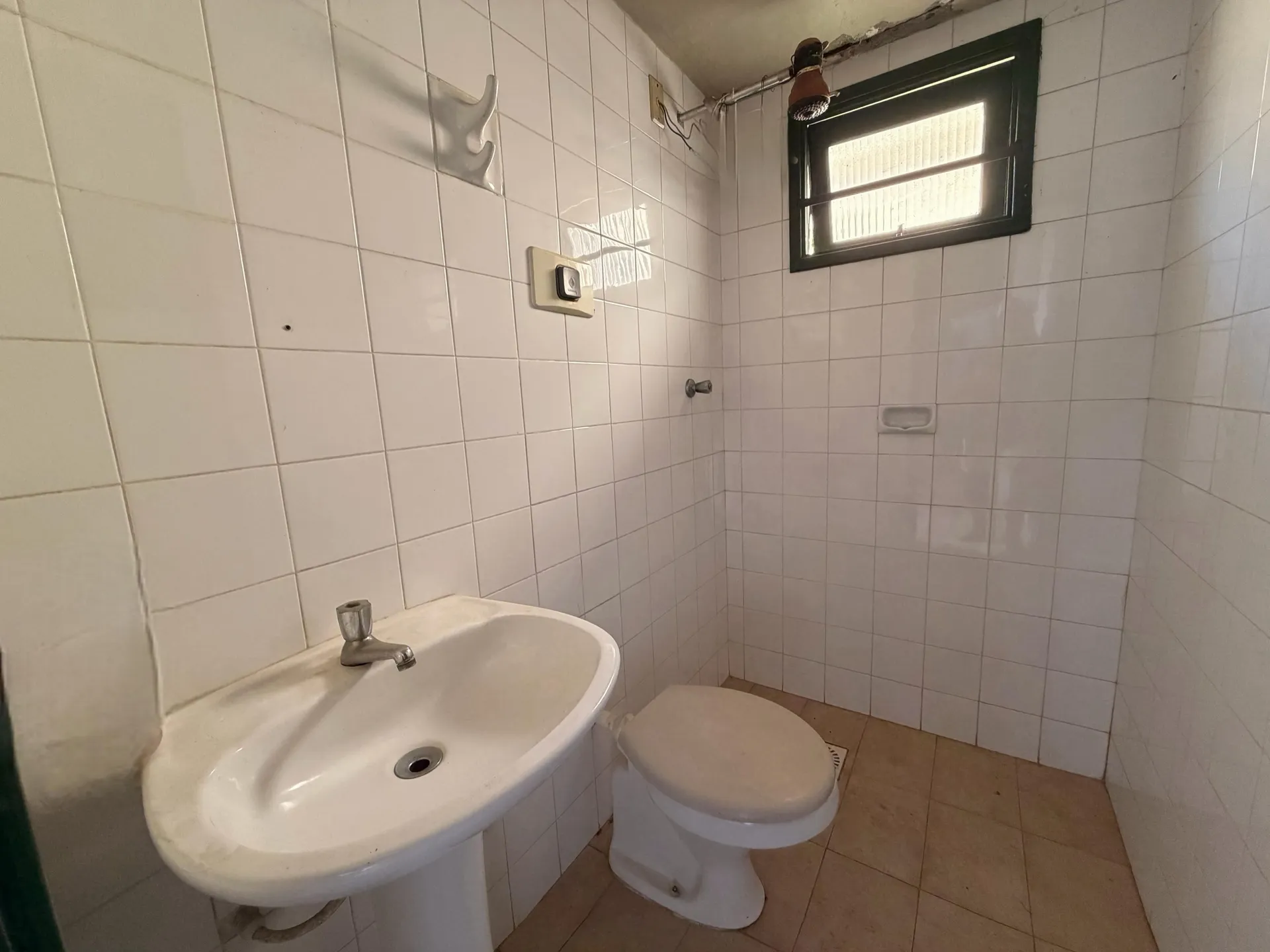 Casa à venda no Areal, Pelotas - 368 m², 3 quartos (sendo 1 suíte), alto padrão, com elevador e amplo espaço gourmet. - 10
