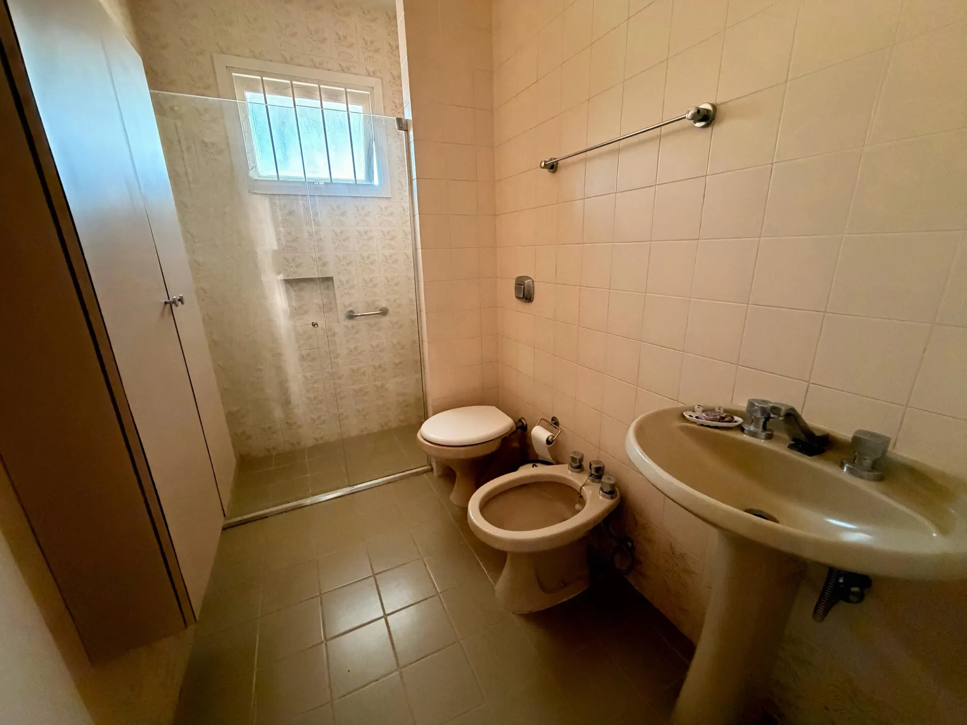 Casa à venda no Areal, Pelotas - 368 m², 3 quartos (sendo 1 suíte), alto padrão, com elevador e amplo espaço gourmet. - 16