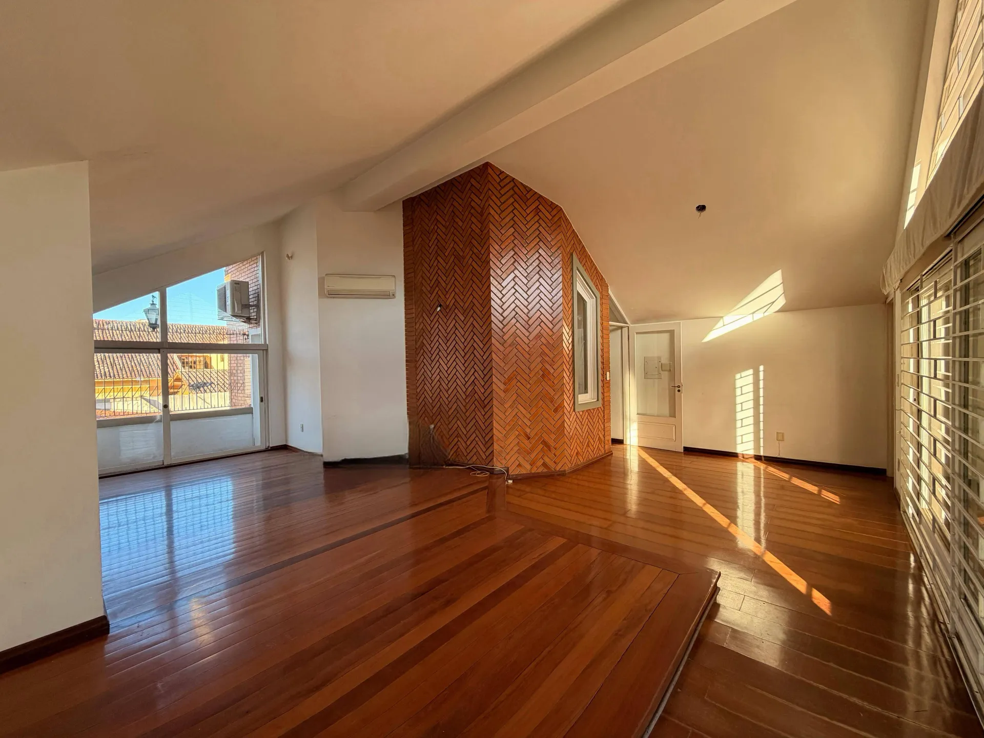 Casa à venda no Areal, Pelotas - 368 m², 3 quartos (sendo 1 suíte), alto padrão, com elevador e amplo espaço gourmet. - 12
