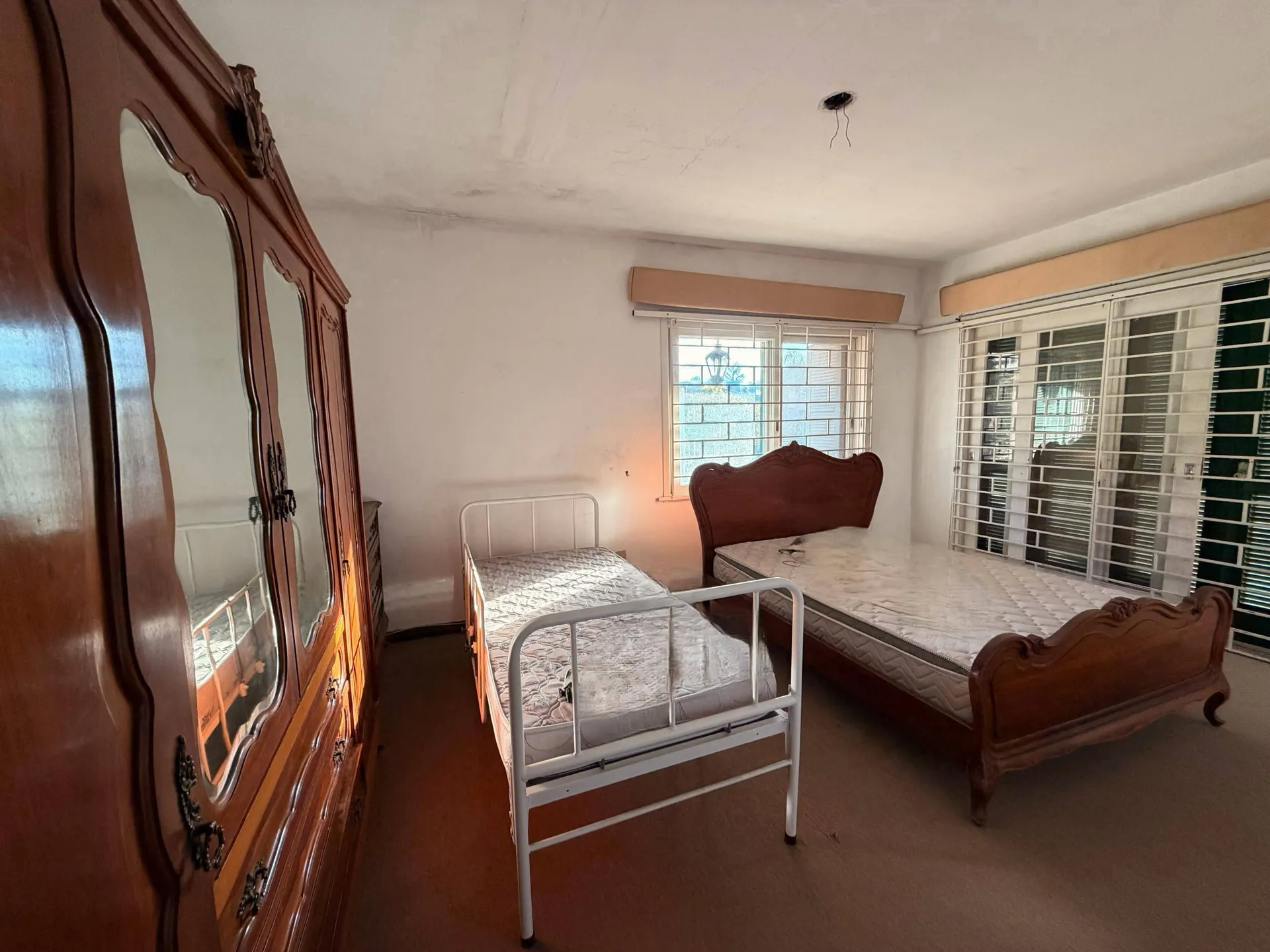Casa à venda no Areal, Pelotas - 368 m², 3 quartos (sendo 1 suíte), alto padrão, com elevador e amplo espaço gourmet. - 18