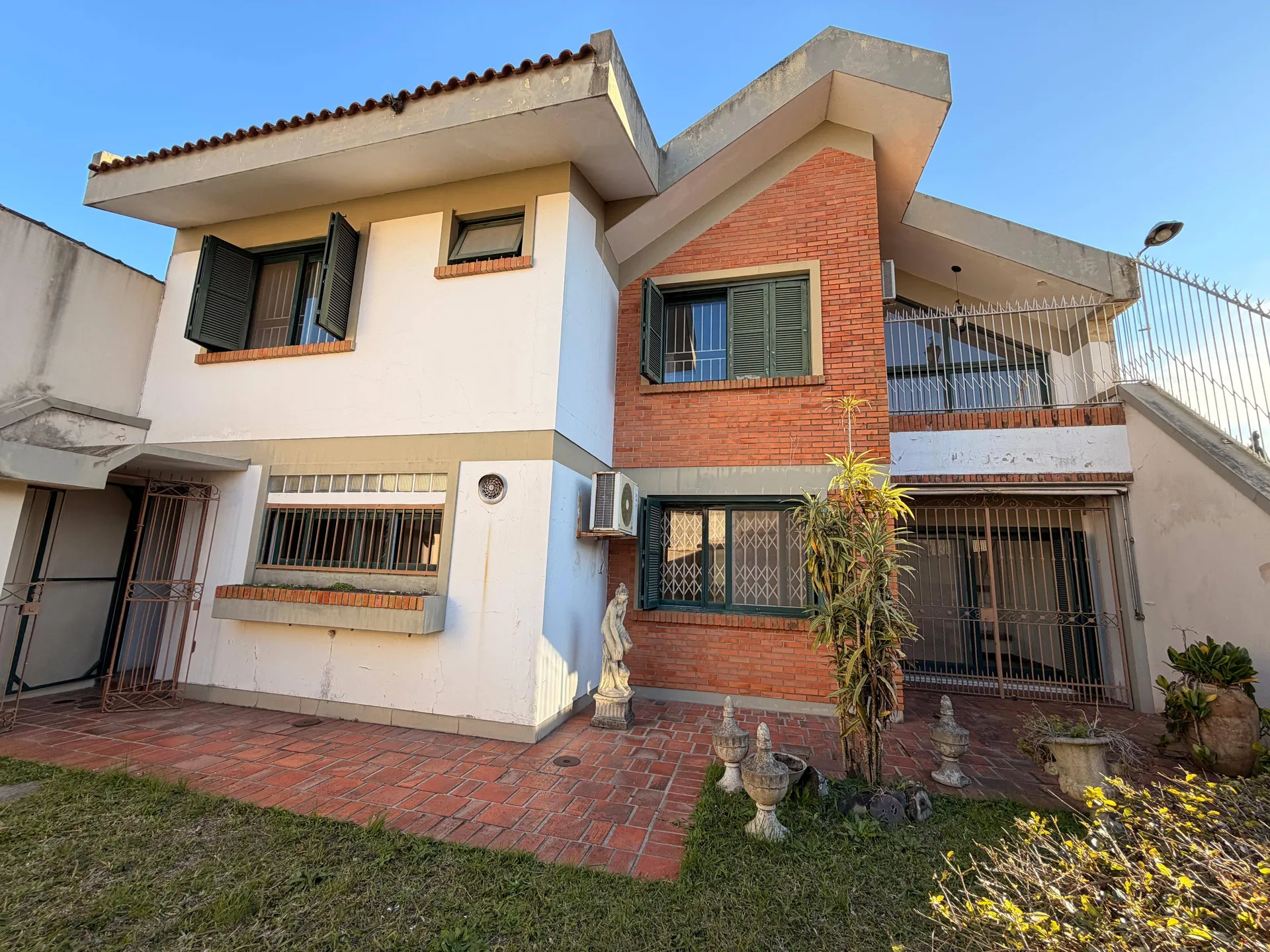 Casa à venda no Areal, Pelotas - 368 m², 3 quartos (sendo 1 suíte), alto padrão, com elevador e amplo espaço gourmet. - 27