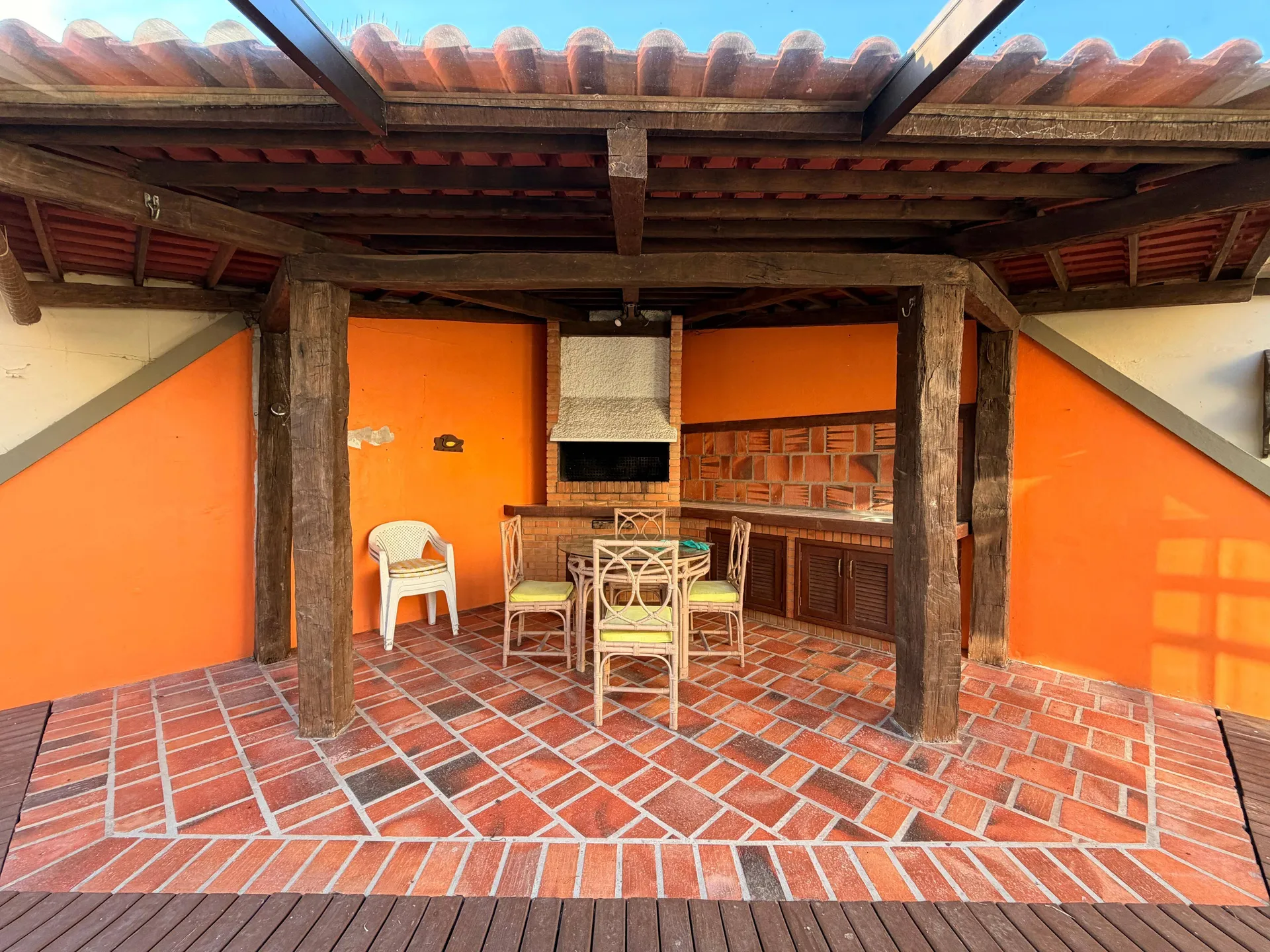 Casa à venda no Areal, Pelotas - 368 m², 3 quartos (sendo 1 suíte), alto padrão, com elevador e amplo espaço gourmet. - 23