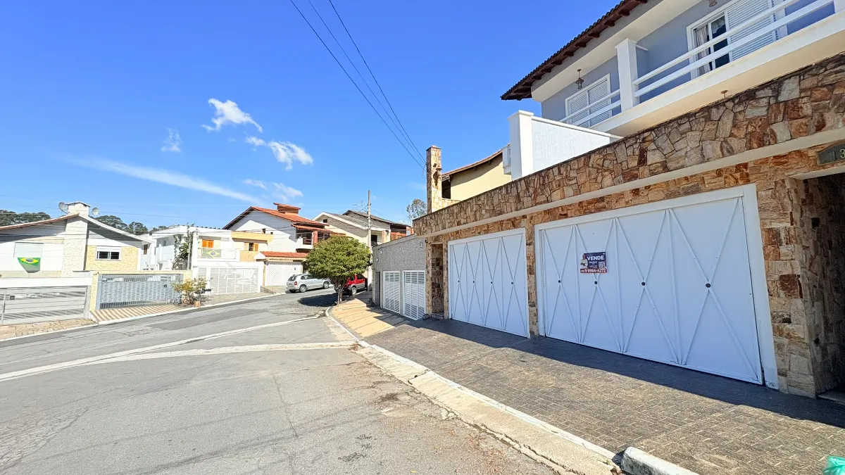 Sobrado para venda em Jardim Regina com 4 quartos, sendo 1 suíte, 277m²