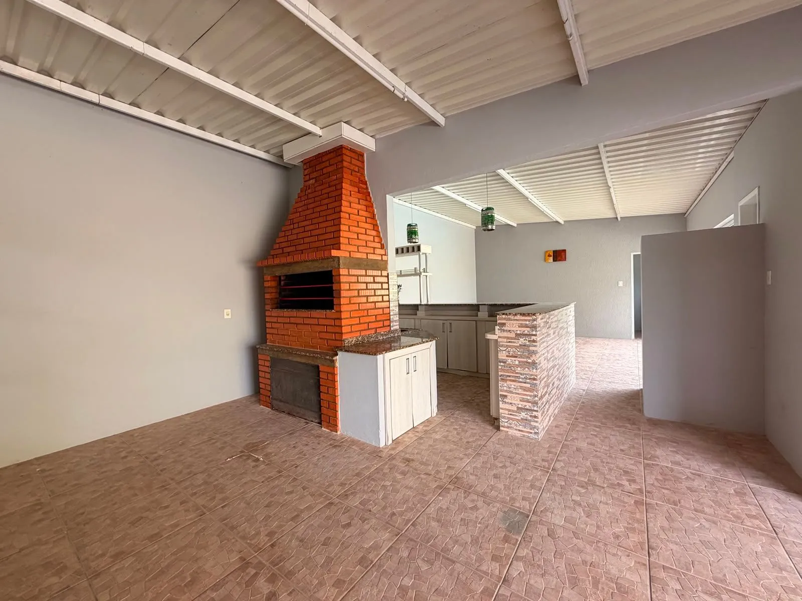 Casa à venda nas Três Vendas, Pelotas - 344 m², 4 quartos, móveis planejados, amplo pátio com garagem, área gourmet com churrasqueira e piscina. - 22