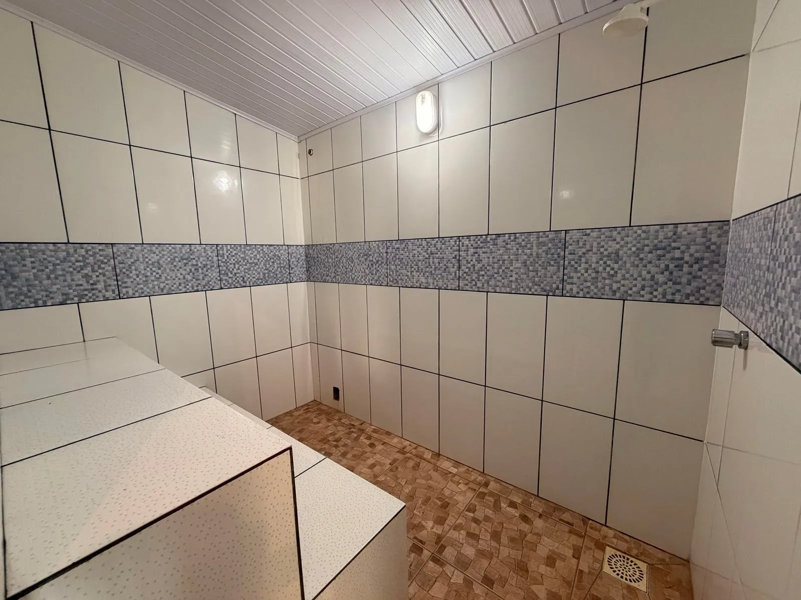 Casa à venda nas Três Vendas, Pelotas - 344 m², 4 quartos, móveis planejados, amplo pátio com garagem, área gourmet com churrasqueira e piscina. - 29