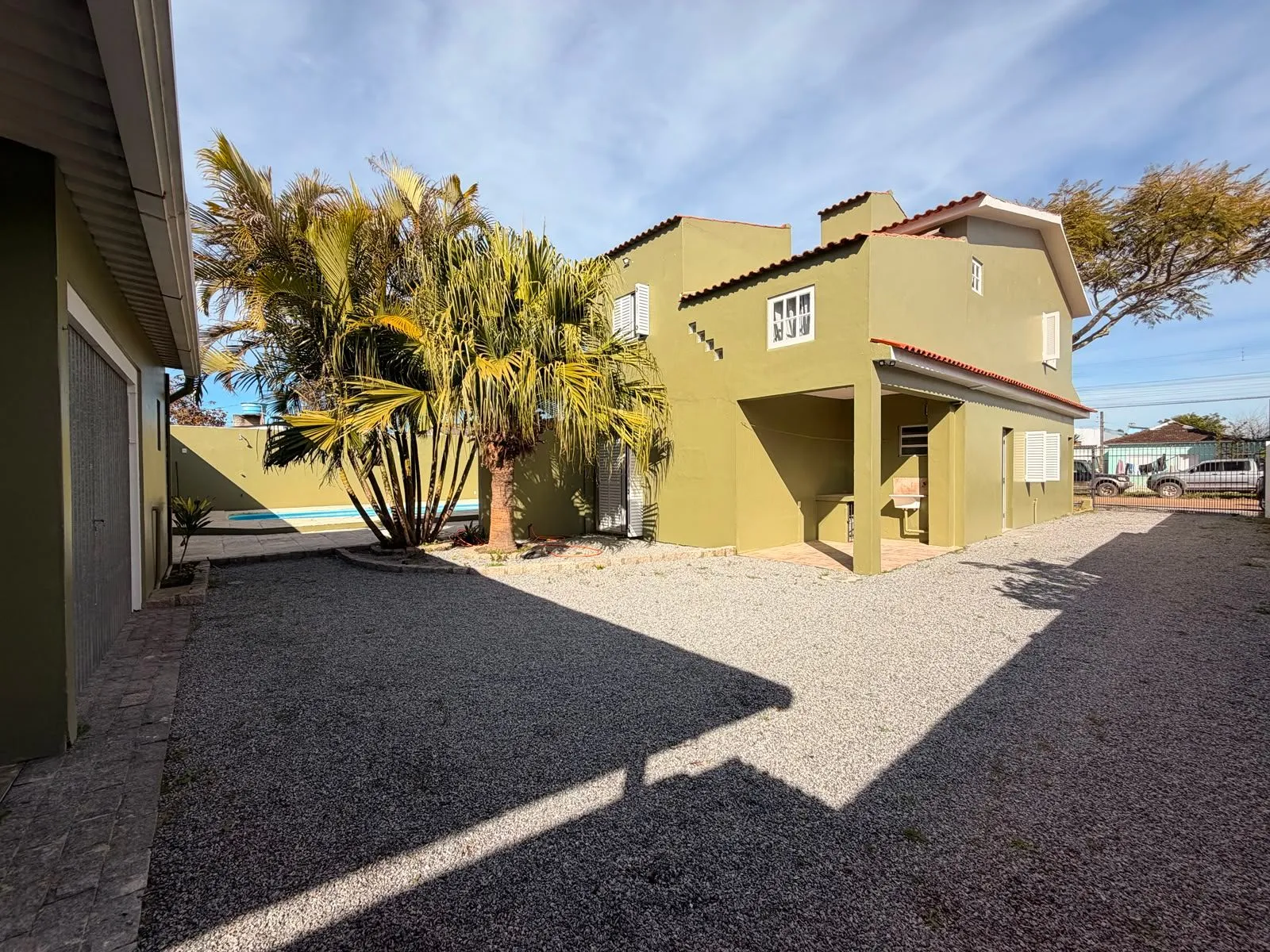 Casa à venda nas Três Vendas, Pelotas - 344 m², 4 quartos, móveis planejados, amplo pátio com garagem, área gourmet com churrasqueira e piscina. - 17