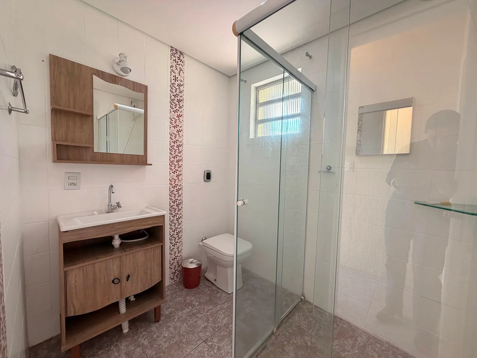 Casa à venda nas Três Vendas, Pelotas - 344 m², 4 quartos, móveis planejados, amplo pátio com garagem, área gourmet com churrasqueira e piscina. - 8
