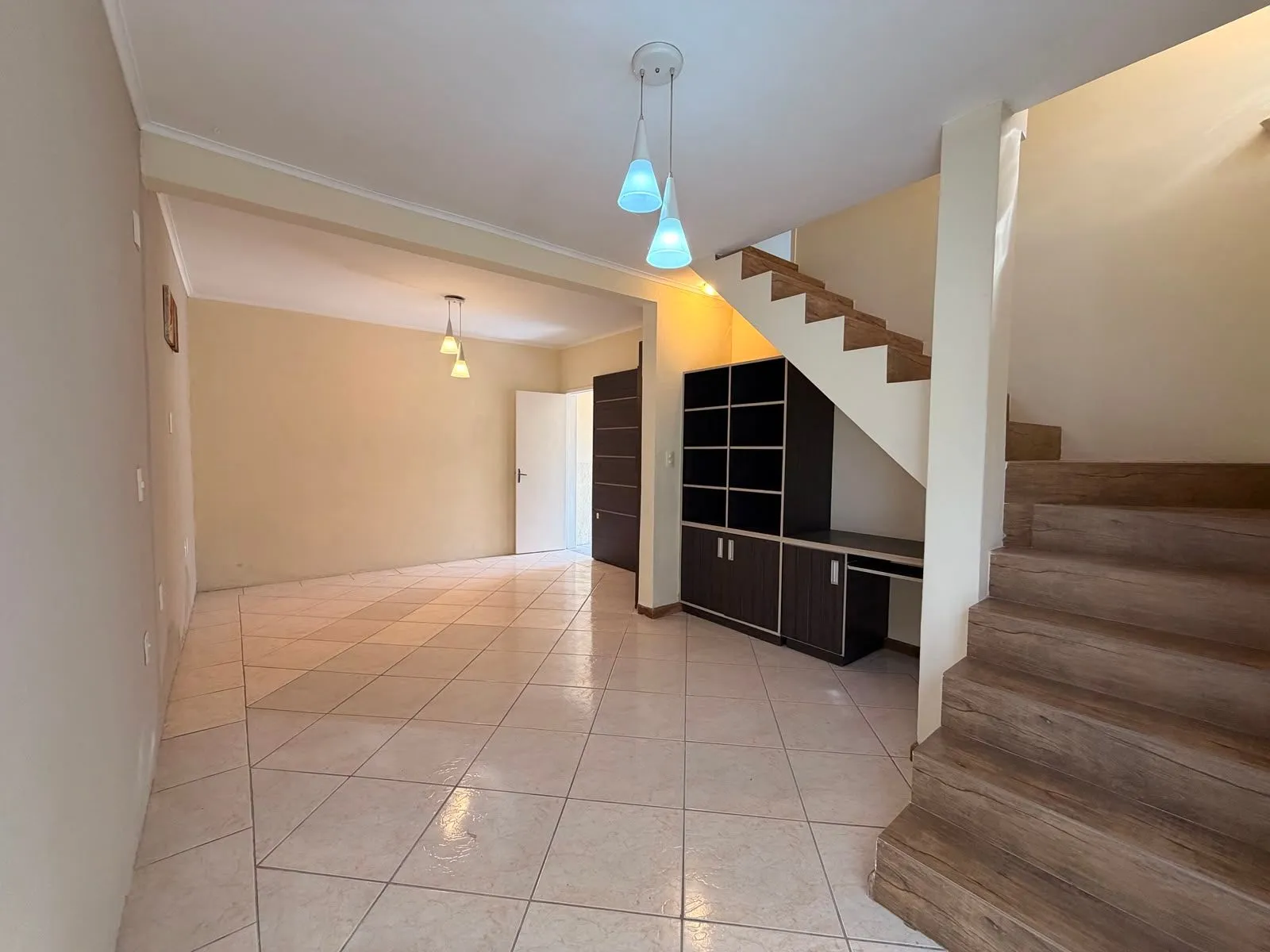 Casa à venda nas Três Vendas, Pelotas - 344 m², 4 quartos, móveis planejados, amplo pátio com garagem, área gourmet com churrasqueira e piscina. - 7