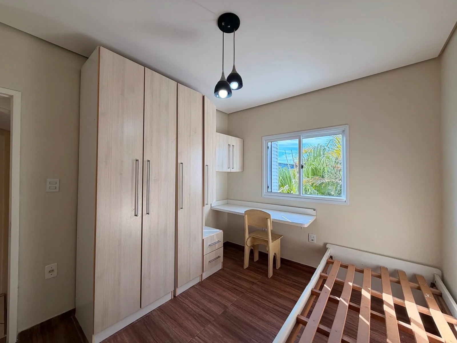 Casa à venda nas Três Vendas, Pelotas - 344 m², 4 quartos, móveis planejados, amplo pátio com garagem, área gourmet com churrasqueira e piscina. - 14
