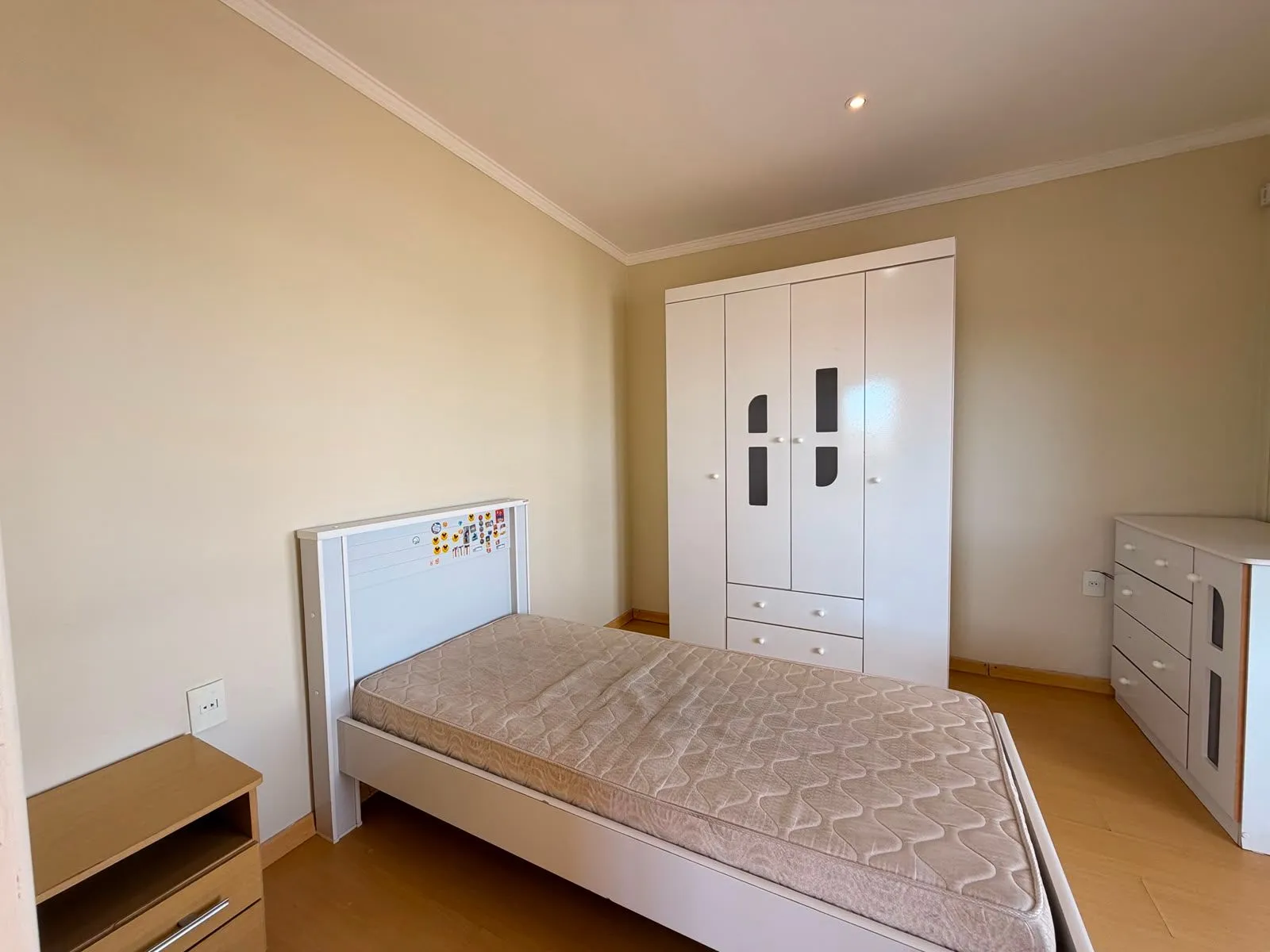Casa à venda nas Três Vendas, Pelotas - 344 m², 4 quartos, móveis planejados, amplo pátio com garagem, área gourmet com churrasqueira e piscina. - 11