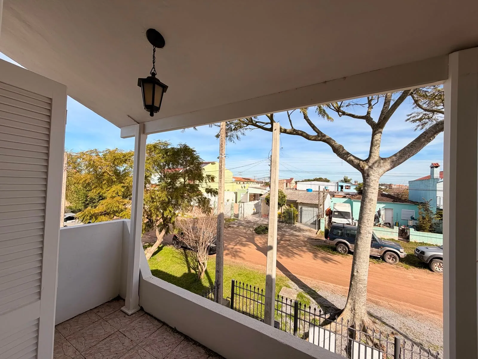 Casa à venda nas Três Vendas, Pelotas - 344 m², 4 quartos, móveis planejados, amplo pátio com garagem, área gourmet com churrasqueira e piscina. - 16