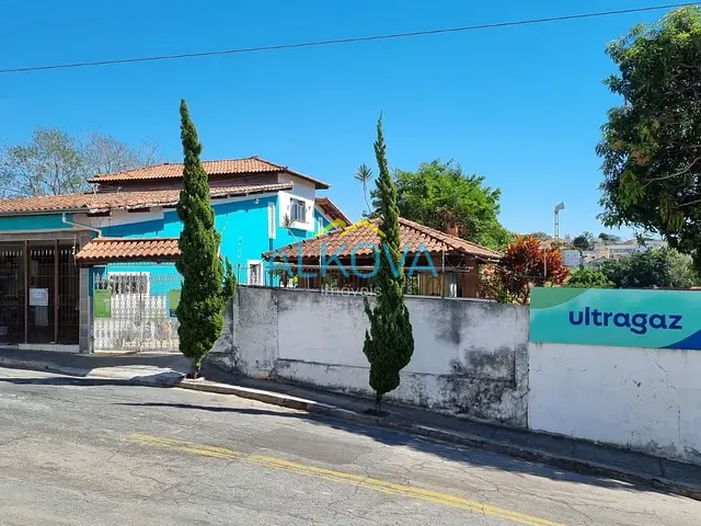 Sobrado com 1000m² 4 quartos e 4 banheiros, à venda, no bairro Monte Castelo em São José dos Campos