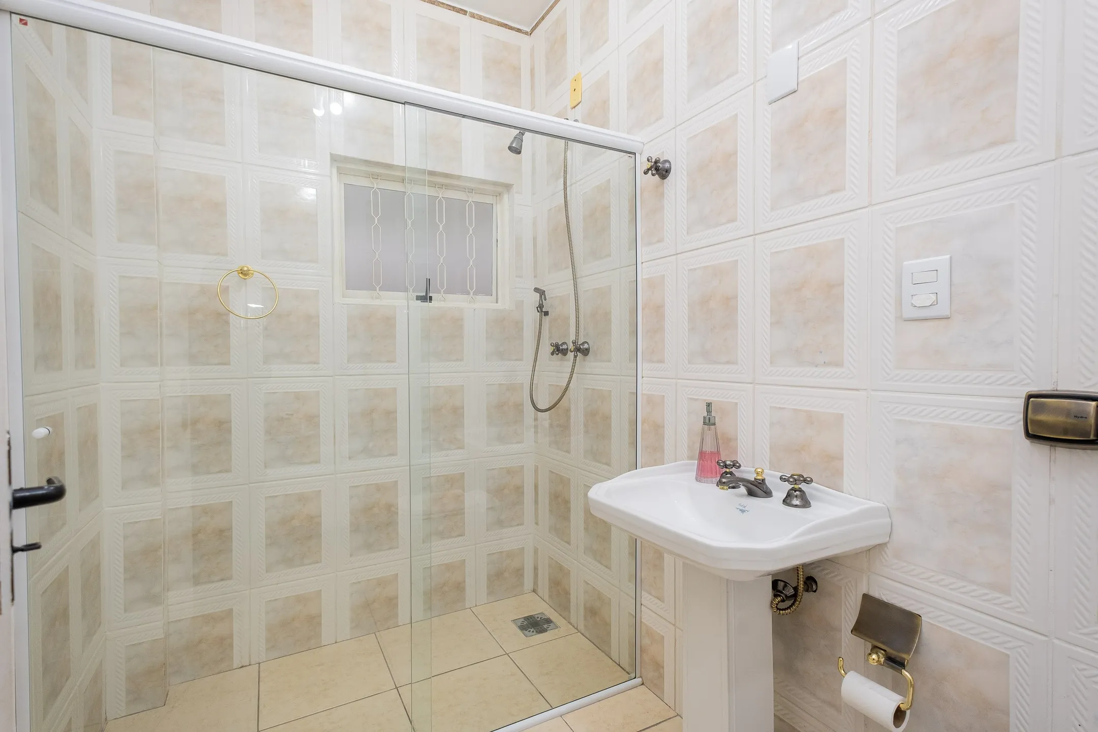 Casa de alto padrão à venda no Laranjal, Pelotas - 376 m², 5 quartos (sendo 1 suíte), móveis planejados e área gourmet com vista para a praia. - 13