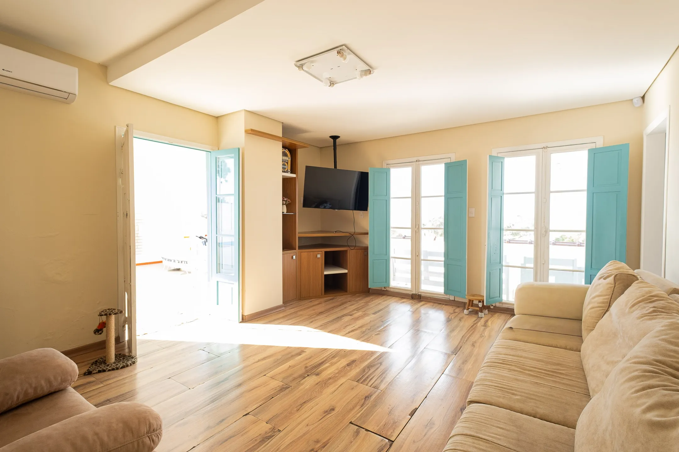 Casa de alto padrão à venda no Laranjal, Pelotas - 376 m², 5 quartos (sendo 1 suíte), móveis planejados e área gourmet com vista para a praia. - 14