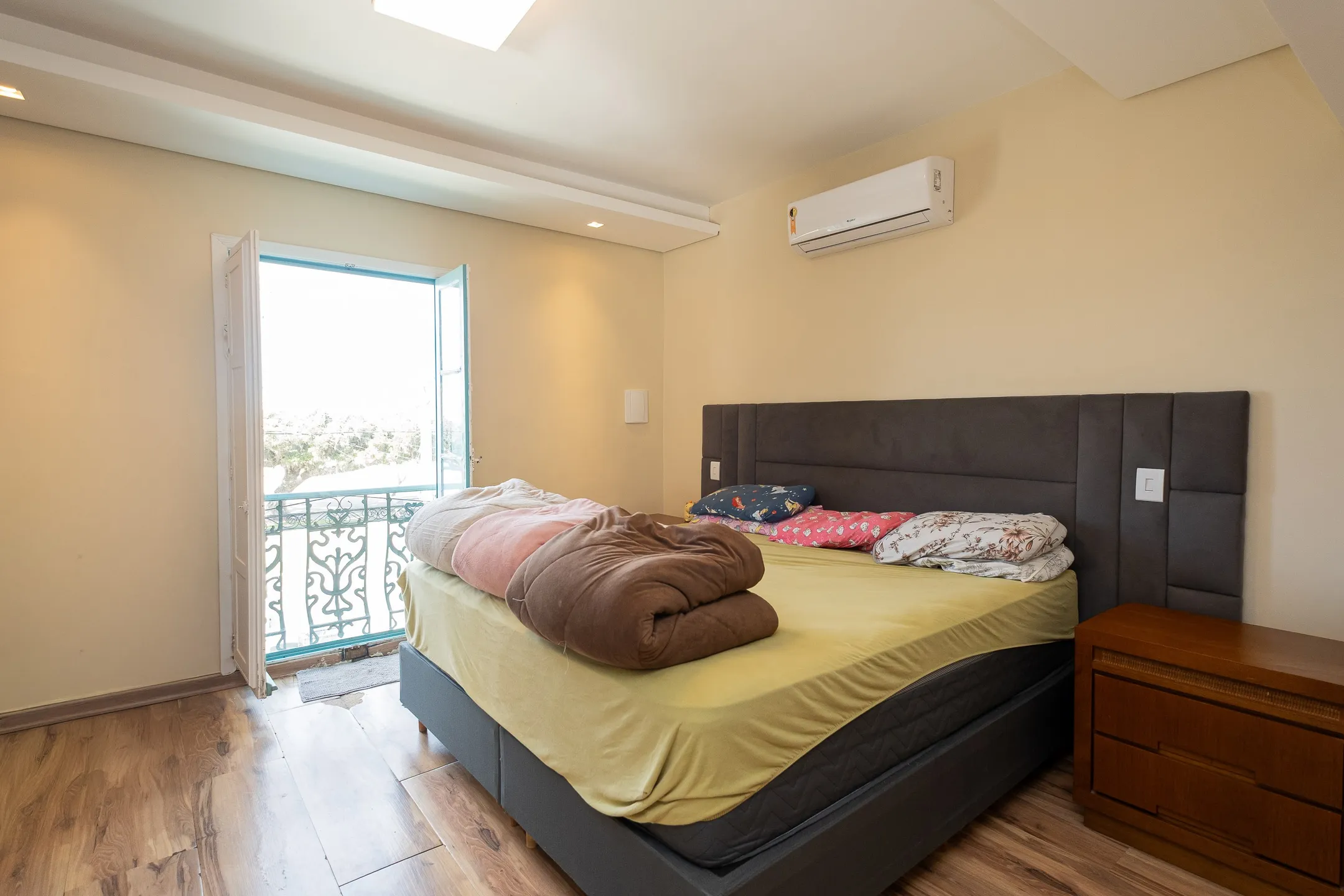 Casa de alto padrão à venda no Laranjal, Pelotas - 376 m², 5 quartos (sendo 1 suíte), móveis planejados e área gourmet com vista para a praia. - 16
