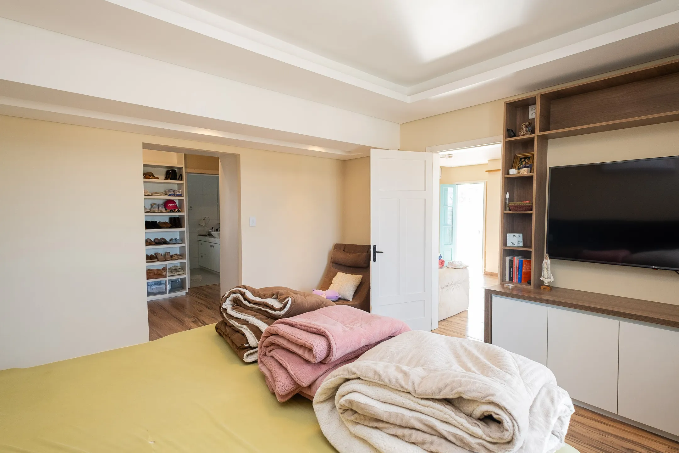 Casa de alto padrão à venda no Laranjal, Pelotas - 376 m², 5 quartos (sendo 1 suíte), móveis planejados e área gourmet com vista para a praia. - 17