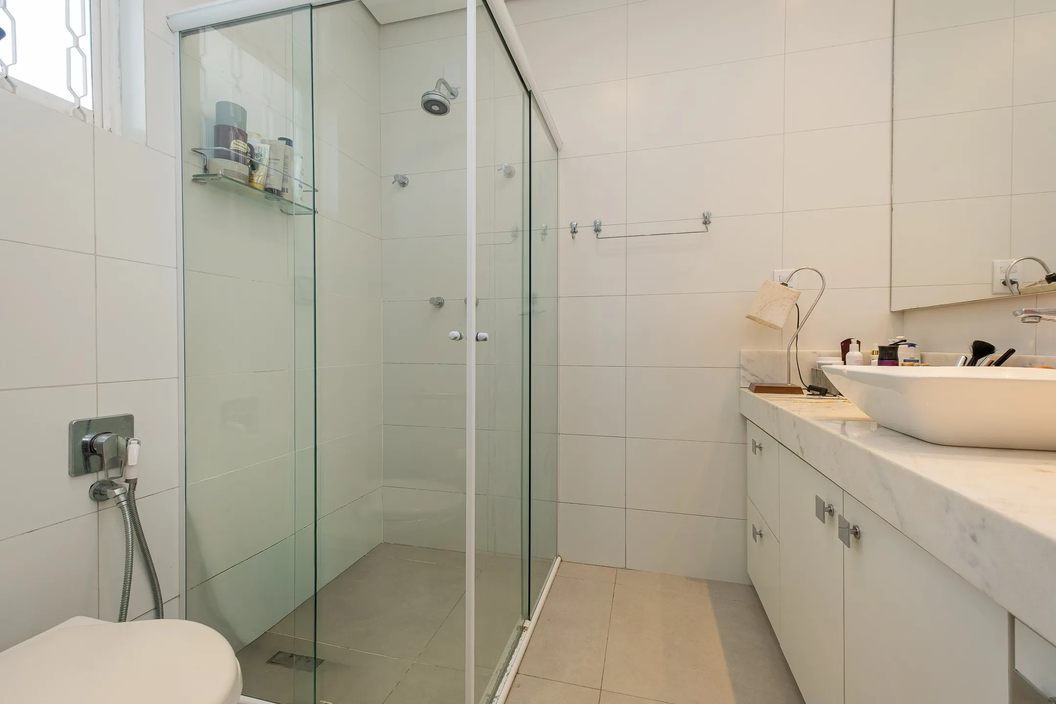 Casa de alto padrão à venda no Laranjal, Pelotas - 376 m², 5 quartos (sendo 1 suíte), móveis planejados e área gourmet com vista para a praia. - 19