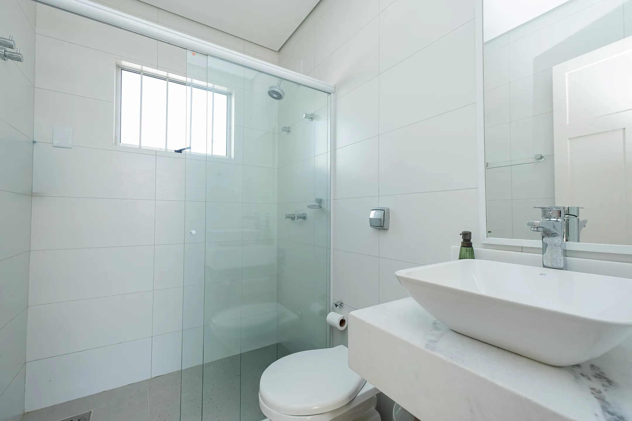 Casa de alto padrão à venda no Laranjal, Pelotas - 376 m², 5 quartos (sendo 1 suíte), móveis planejados e área gourmet com vista para a praia. - 20