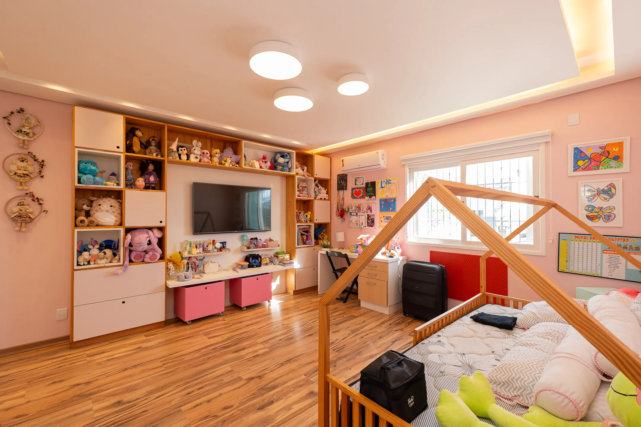 Casa de alto padrão à venda no Laranjal, Pelotas - 376 m², 5 quartos (sendo 1 suíte), móveis planejados e área gourmet com vista para a praia. - 21