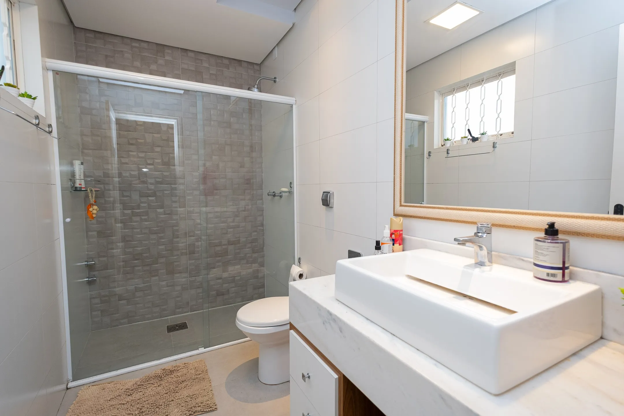 Casa de alto padrão à venda no Laranjal, Pelotas - 376 m², 5 quartos (sendo 1 suíte), móveis planejados e área gourmet com vista para a praia. - 8