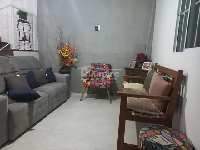 Sobrado com 150m² 3 quartos e 2 banheiros, à venda, no bairro Villa Di Cesar em Mogi das Cruzes