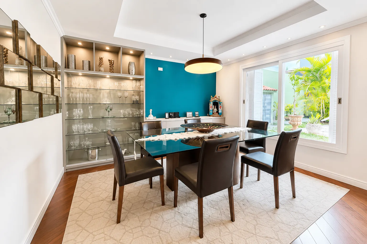 Casa de alto padrão à venda na Colina do Sol, Três Vendas - 280 m², 3 quartos (sendo 1 suíte com hidro) e amplo espaço gourmet com piscina. - 14