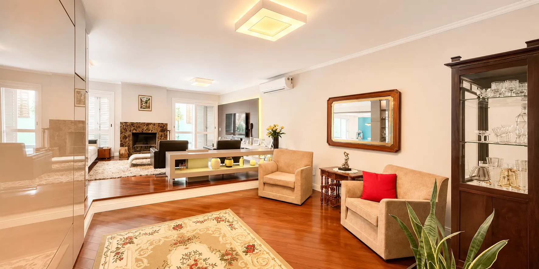 Casa de alto padrão à venda na Colina do Sol, Três Vendas - 280 m², 3 quartos (sendo 1 suíte com hidro) e amplo espaço gourmet com piscina. - 24