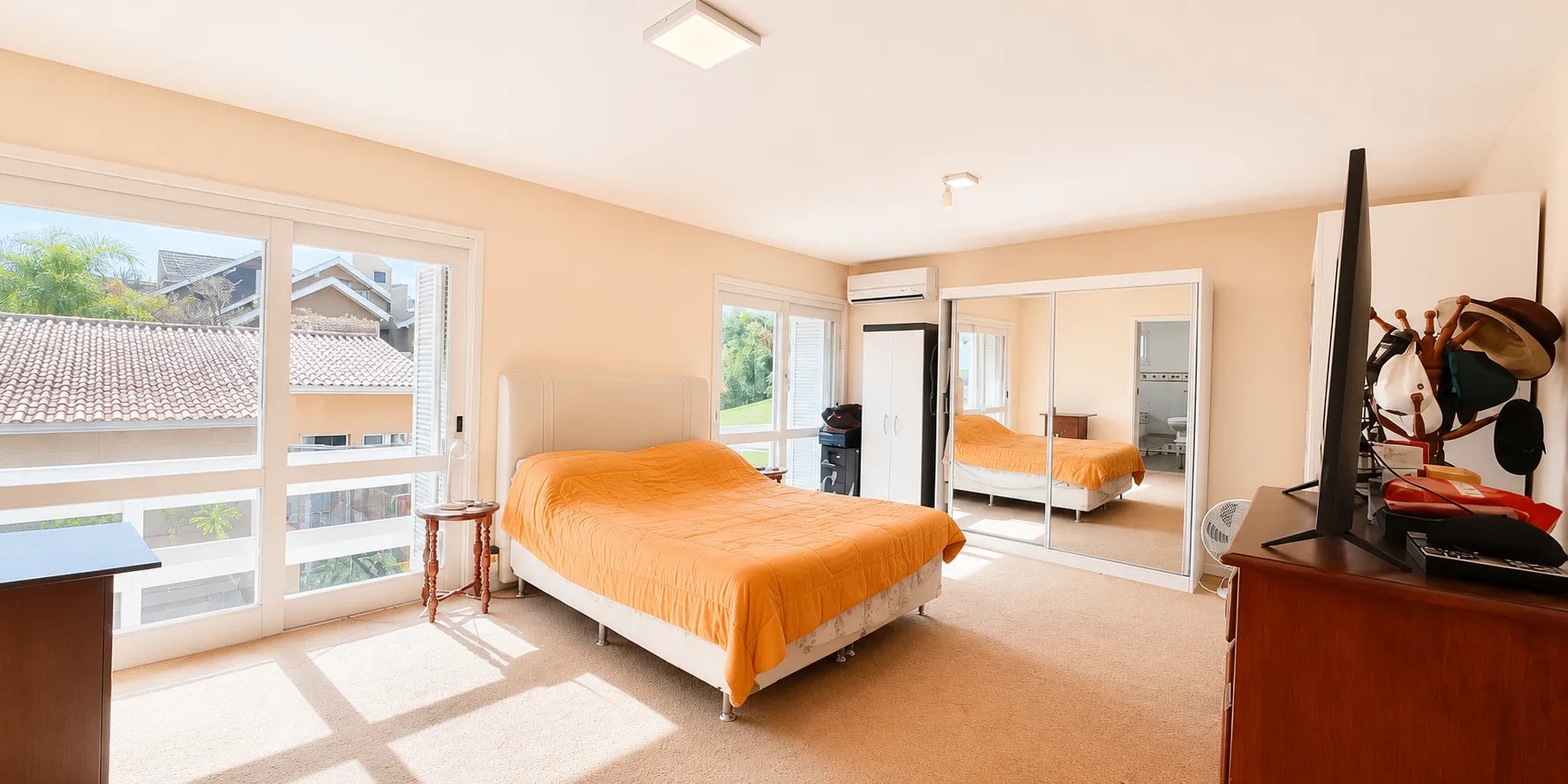 Casa de alto padrão à venda na Colina do Sol, Três Vendas - 280 m², 3 quartos (sendo 1 suíte com hidro) e amplo espaço gourmet com piscina. - 31