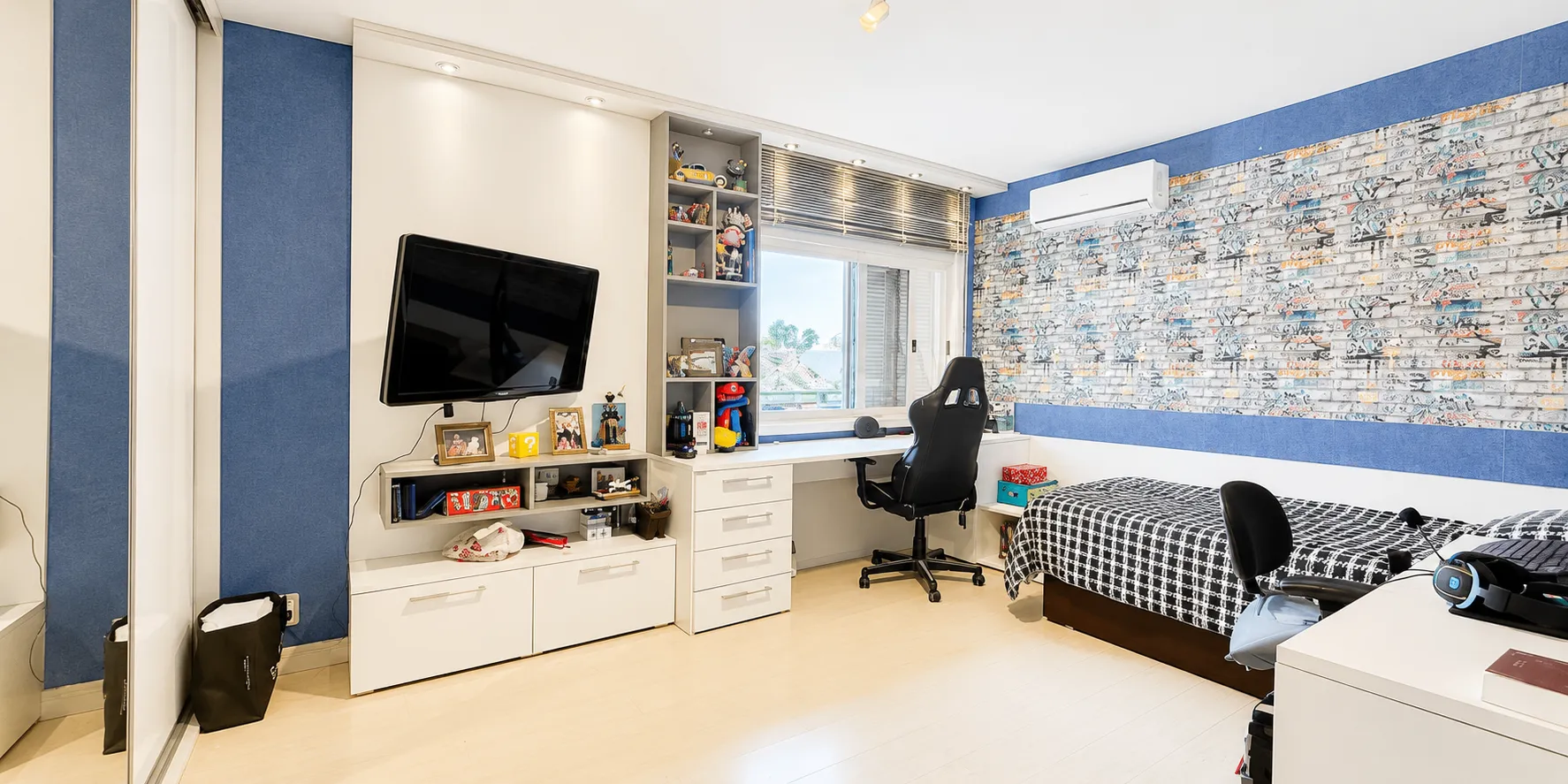 Casa de alto padrão à venda na Colina do Sol, Três Vendas - 280 m², 3 quartos (sendo 1 suíte com hidro) e amplo espaço gourmet com piscina. - 38