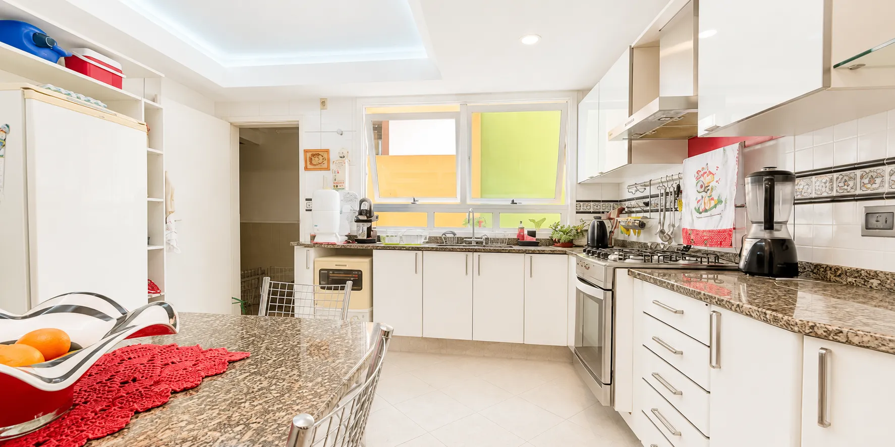 Casa de alto padrão à venda na Colina do Sol, Três Vendas - 280 m², 3 quartos (sendo 1 suíte com hidro) e amplo espaço gourmet com piscina. - 17