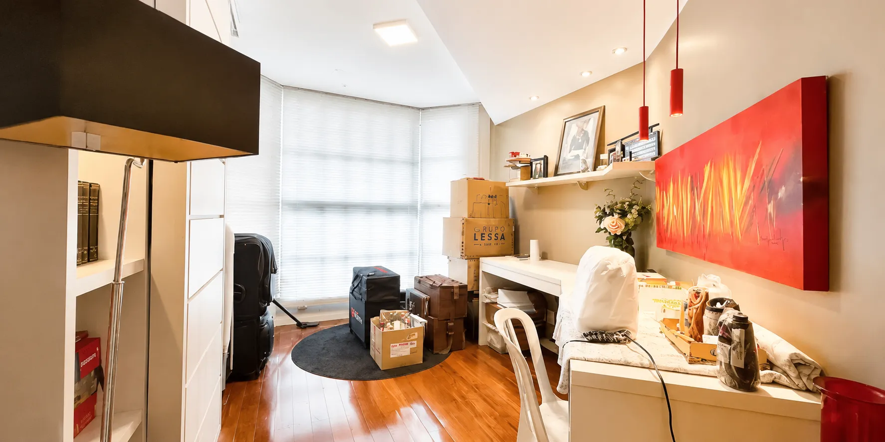 Casa de alto padrão à venda na Colina do Sol, Três Vendas - 280 m², 3 quartos (sendo 1 suíte com hidro) e amplo espaço gourmet com piscina. - 39