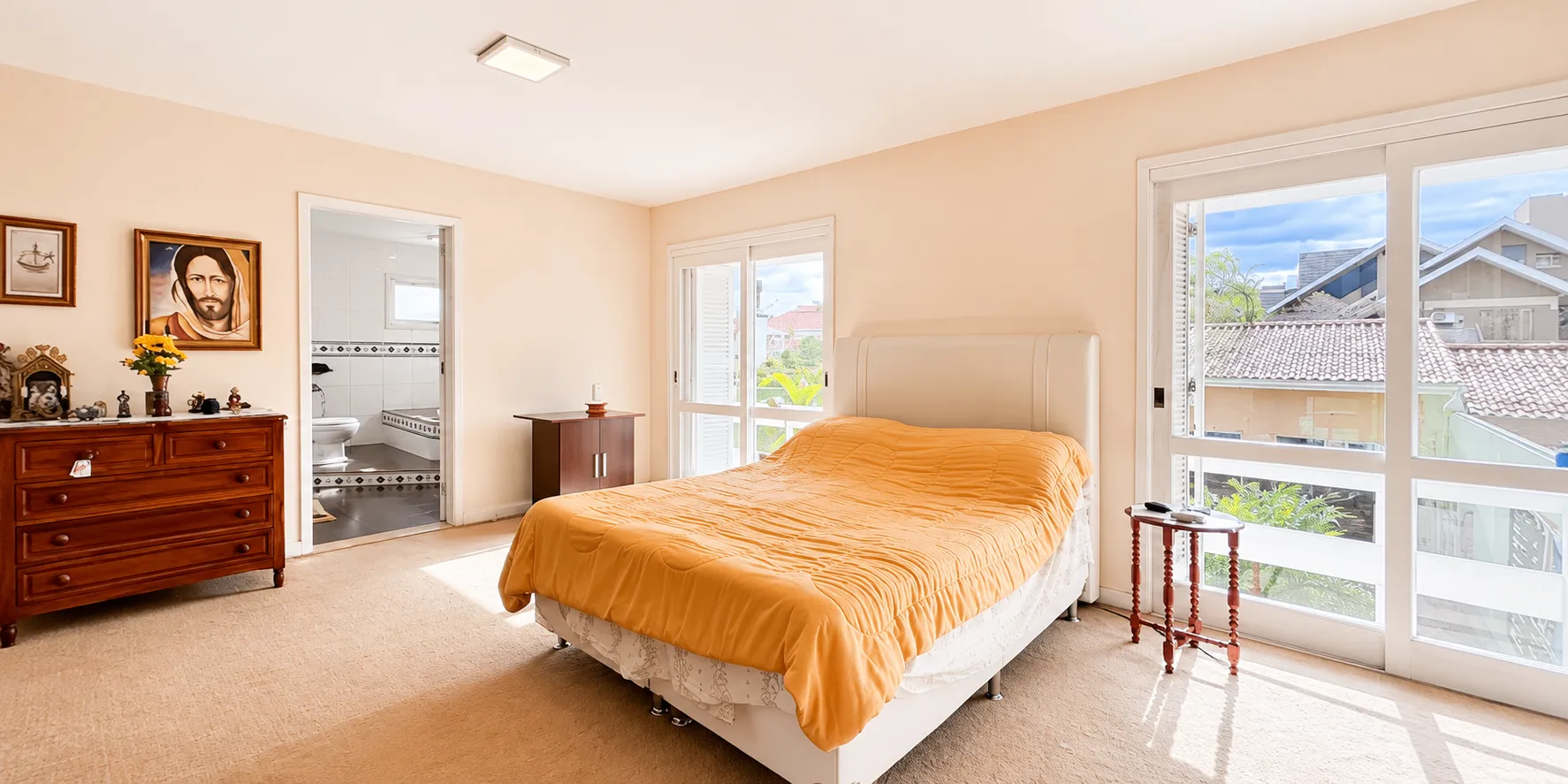 Casa de alto padrão à venda na Colina do Sol, Três Vendas - 280 m², 3 quartos (sendo 1 suíte com hidro) e amplo espaço gourmet com piscina. - 32