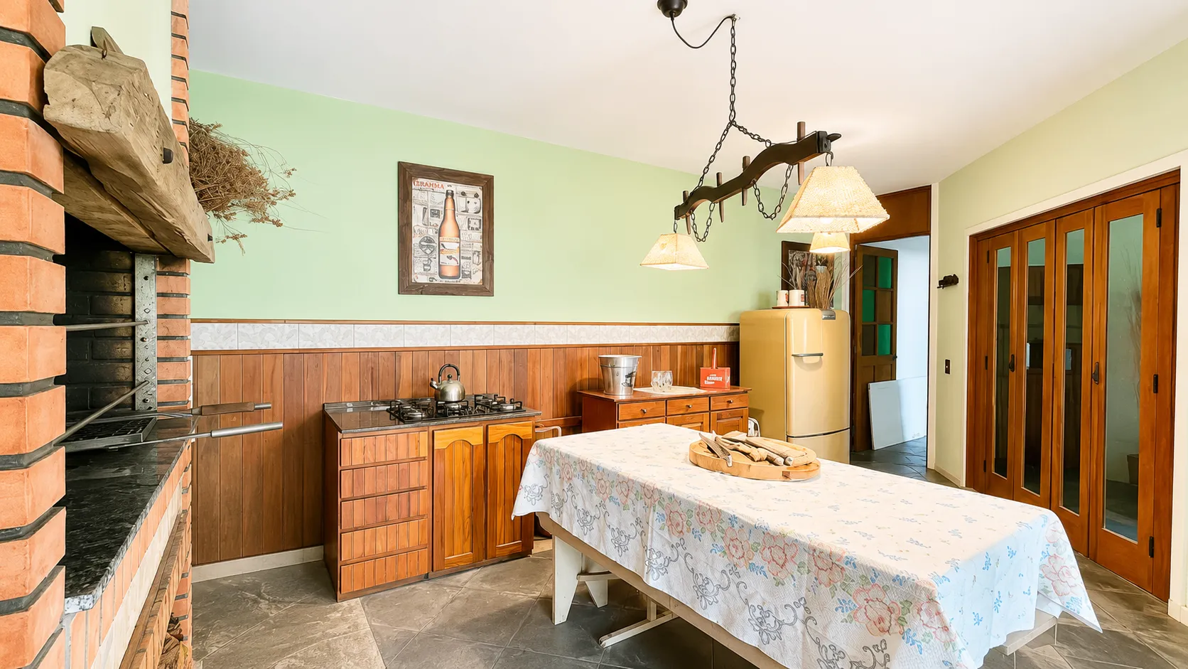 Casa de alto padrão à venda na Colina do Sol, Três Vendas - 280 m², 3 quartos (sendo 1 suíte com hidro) e amplo espaço gourmet com piscina. - 44