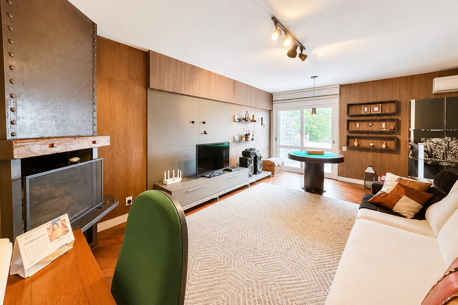 Casa de alto padrão à venda na Colina do Sol, Três Vendas - 280 m², 3 quartos (sendo 1 suíte com hidro) e amplo espaço gourmet com piscina. - 26