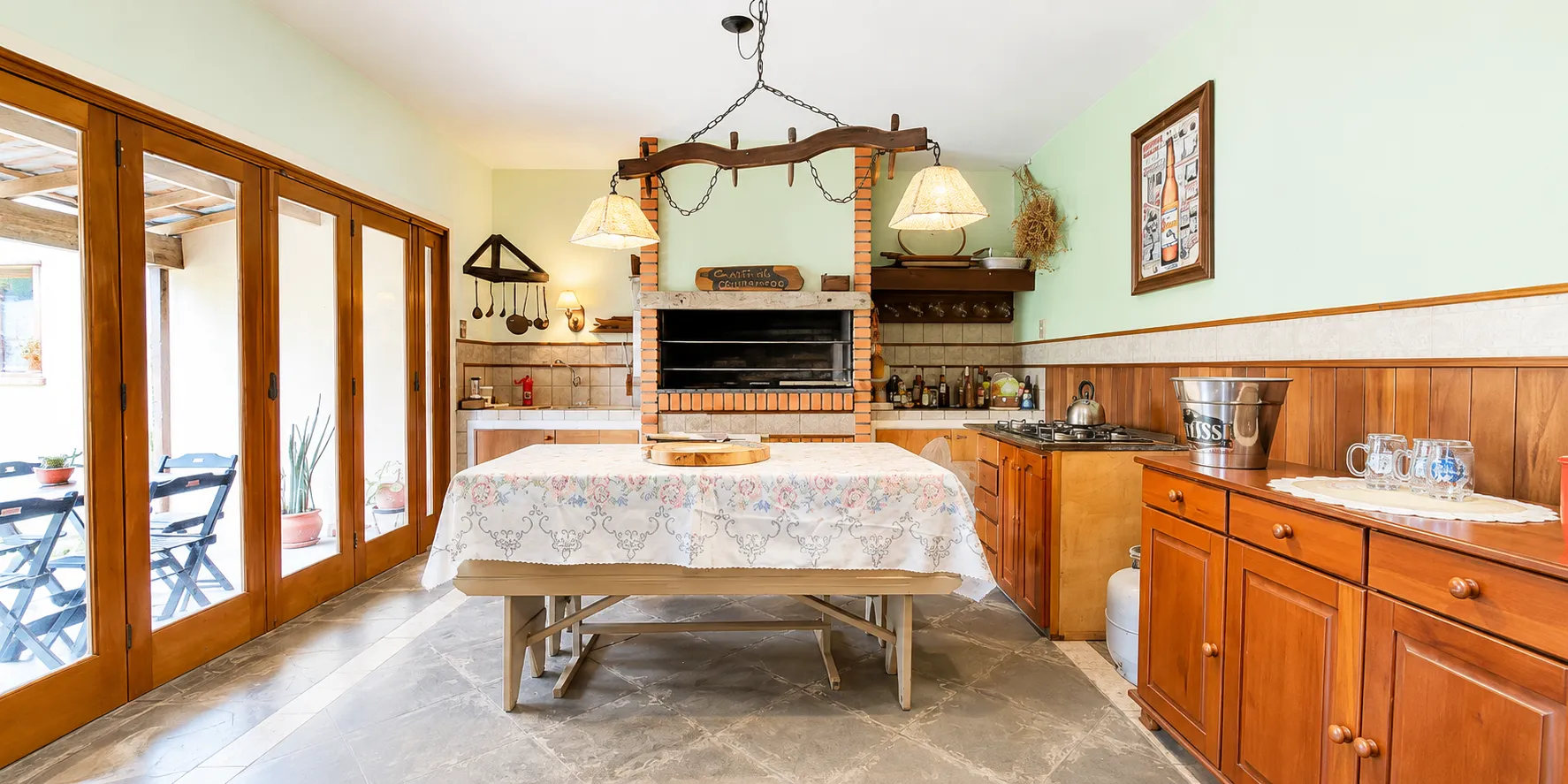 Casa de alto padrão à venda na Colina do Sol, Três Vendas - 280 m², 3 quartos (sendo 1 suíte com hidro) e amplo espaço gourmet com piscina. - 43