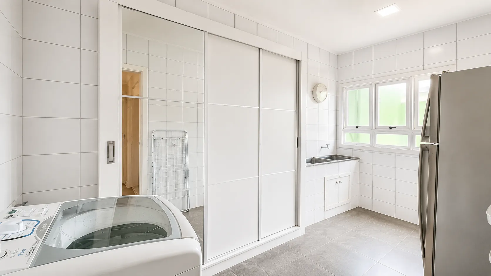Casa de alto padrão à venda na Colina do Sol, Três Vendas - 280 m², 3 quartos (sendo 1 suíte com hidro) e amplo espaço gourmet com piscina. - 41