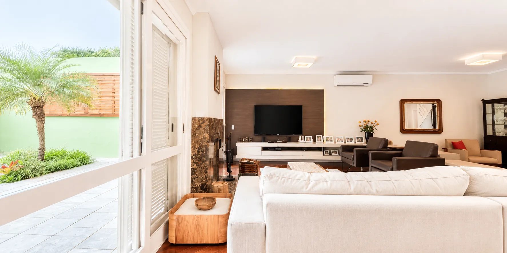 Casa de alto padrão à venda na Colina do Sol, Três Vendas - 280 m², 3 quartos (sendo 1 suíte com hidro) e amplo espaço gourmet com piscina. - 11