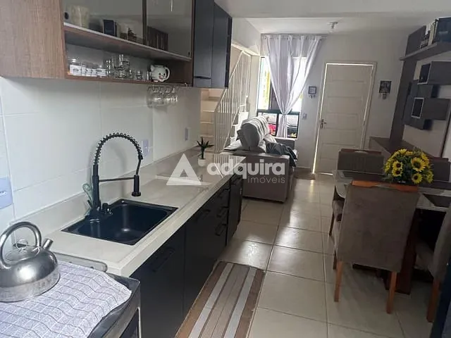 Sobrado 2 quartos e 1 banheiro, à venda, no bairro Jardim Carvalho em Ponta Grossa