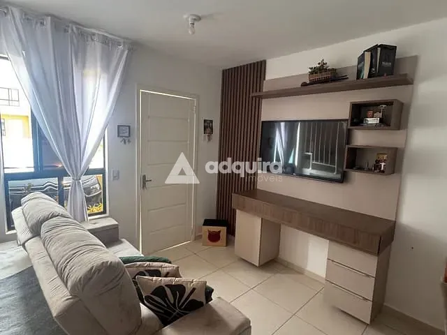 Sobrado 2 quartos e 1 banheiro, à venda, no bairro Jardim Carvalho em Ponta Grossa