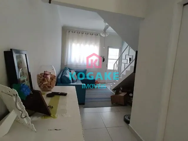 Sobrado com 67m² 2 quartos e 1 banheiro, à venda, no bairro Jardim Santa Marina em Jacareí