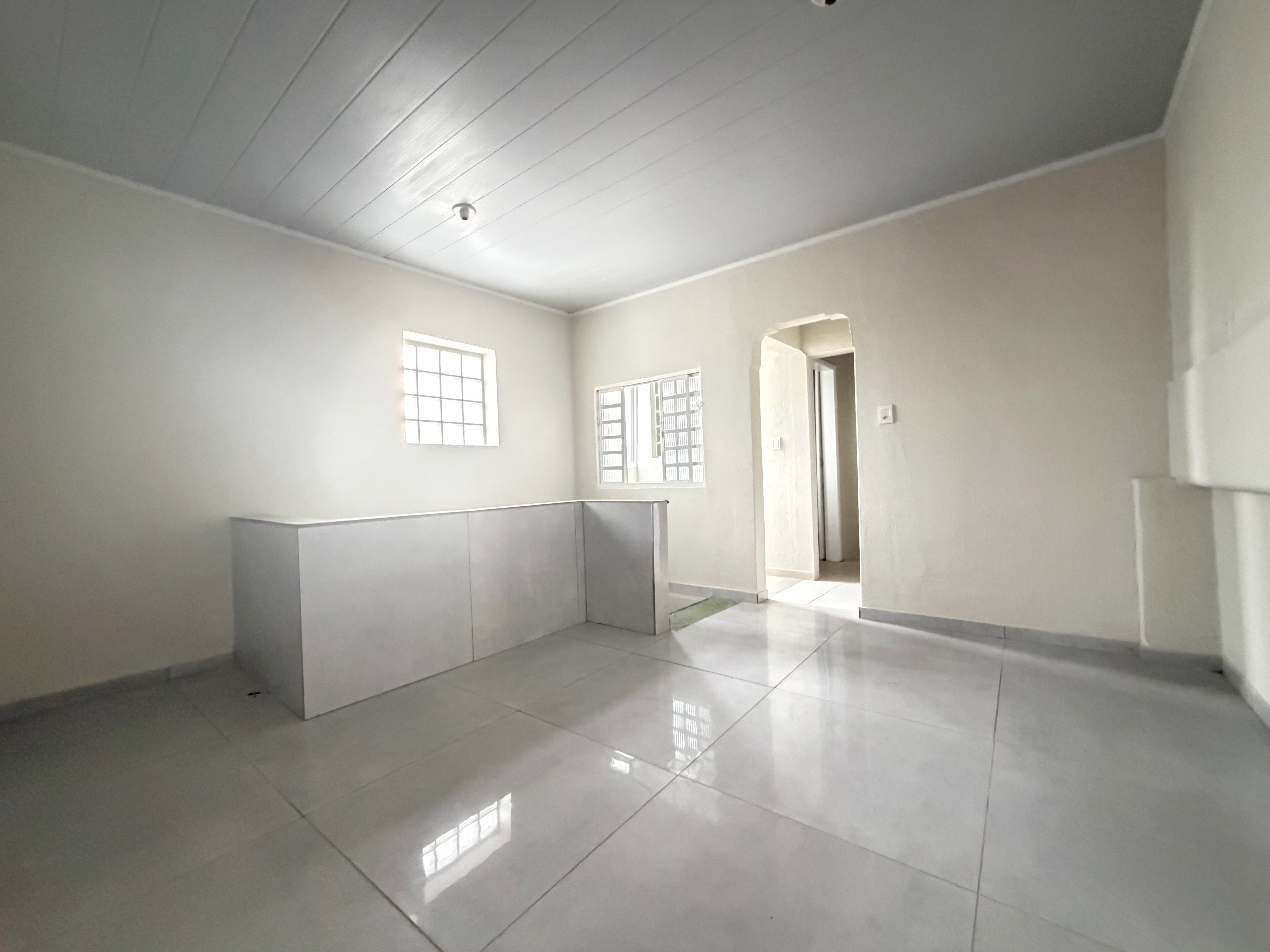Casa comercial e residencial à venda no centro de Pelotas - 110 m², 2 quartos e versatilidade para morar ou investir.