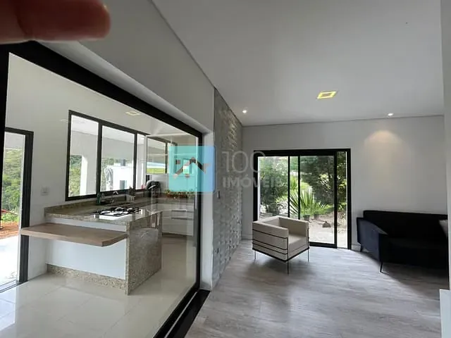 Sobrado com 2600m² 4 quartos e 4 banheiros, à venda, no bairro Bandeira Branca em Jacareí
