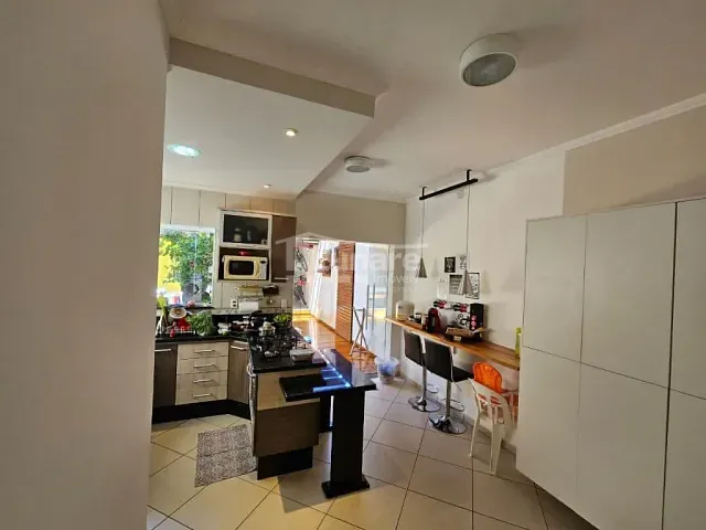 Sobrado com 150m² 3 quartos e 2 banheiros, à venda, no bairro Residencial Colinas do Aruã em Mogi das Cruzes