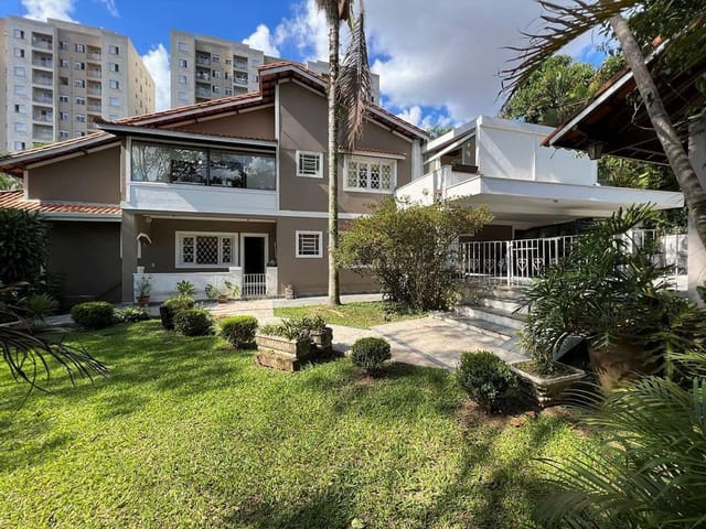 Sobrado com 2060m² 5 quartos e 6 banheiros, à venda, no bairro Chácara Granja Velha em Carapicuíba