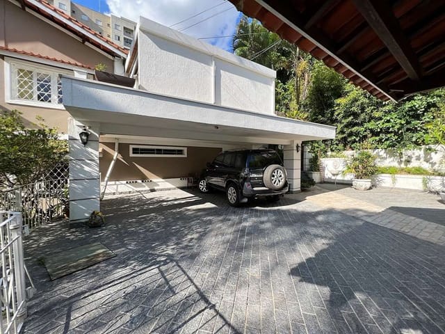 Sobrado com 2060m² 5 quartos e 6 banheiros, à venda, no bairro Chácara Granja Velha em Carapicuíba