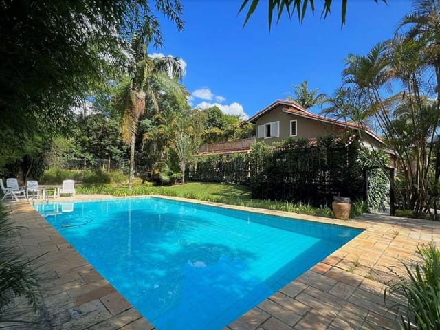 Sobrado com 2060m² 5 quartos e 6 banheiros, à venda, no bairro Chácara Granja Velha em Carapicuíba