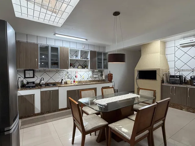 Sobrado com 166m² 2 quartos e 3 banheiros, à venda, no bairro Três Vendas em Pelotas