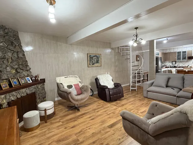 Sobrado com 166m² 2 quartos e 3 banheiros, à venda, no bairro Três Vendas em Pelotas