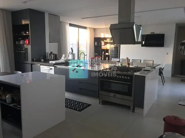 Sobrado com 505m² 4 quartos e 5 banheiros, à venda, no bairro Condomínio Residencial Alphaville II em São José dos Campos